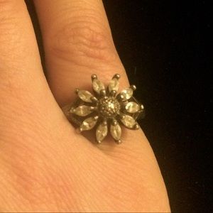 Size4 Vintage Silver And Crystal Daisy Flower Ring
